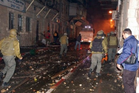 Демонстрация против проведения гей парада в Иерусалиме в 2006 году. Ультро религиозный район Меа Шеарим