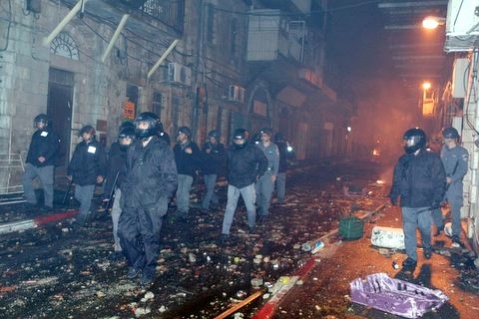 Демонстрация против проведения гей парада в Иерусалиме в 2006 году. Ультро религиозный район Меа Шеарим